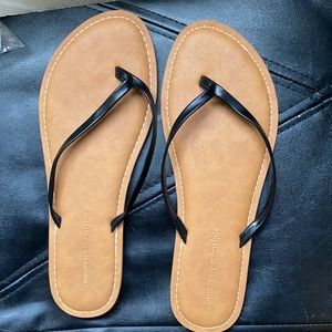Amazon essentials flip flops
